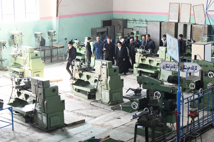 تصاویر / بازدید نماینده ولی فقیه در آذرباجان غربی در هنرستان شریف ارومیه