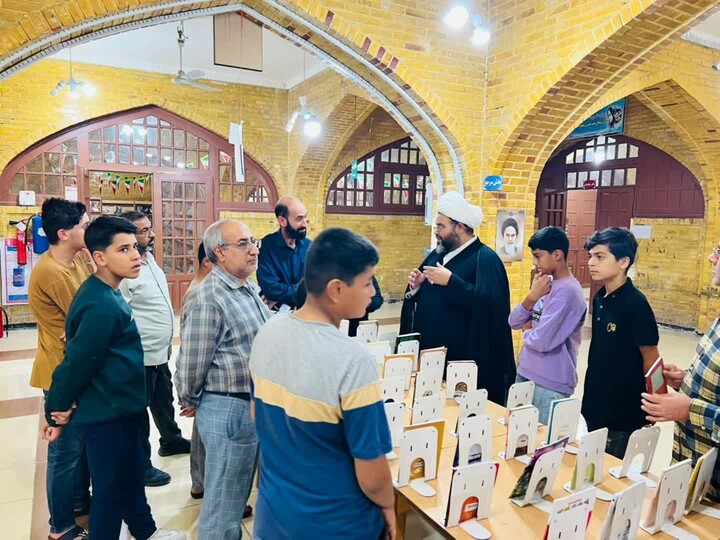 تصاویر/بازدید مدیر حوزه رضویه هویزه از کتابخانه های شهرستان هویزه