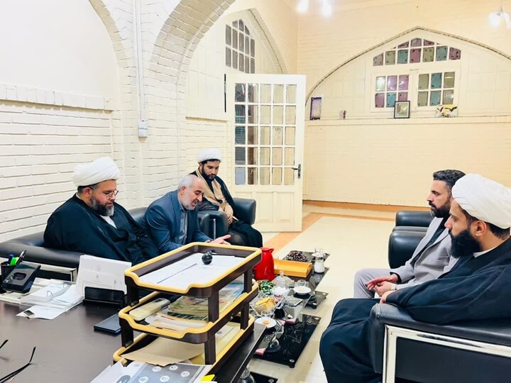 تصاویر/بازدید مدیر حوزه رضویه هویزه از کتابخانه های شهرستان هویزه