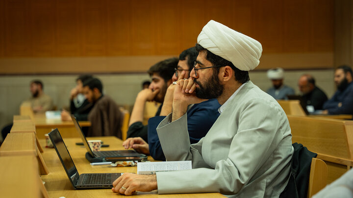 سلسله‌ نشست‌های نقد با محوریت بررسی آثار علمی «هسته‌های حل مسئله»