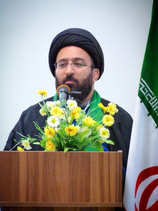 نشست رونمایی از کتاب در شهرستان آبدانان