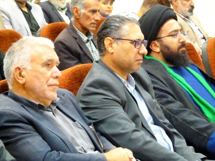 نشست رونمایی از کتاب در شهرستان آبدانان