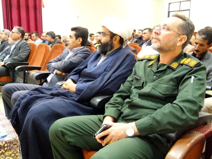 نشست رونمایی از کتاب در شهرستان آبدانان