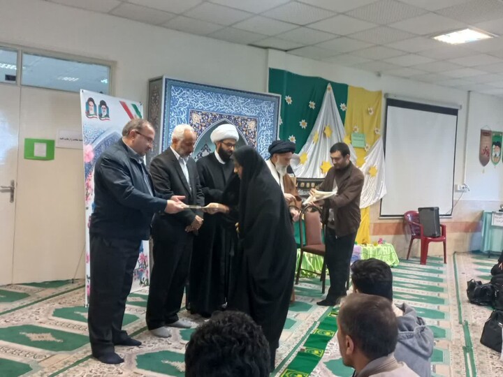 تصبرگزاری اجلاس نماز دانش‌آموزی در آموزش و پرورش ناحیه دو همدان با حضور آیت‌الله موسوی