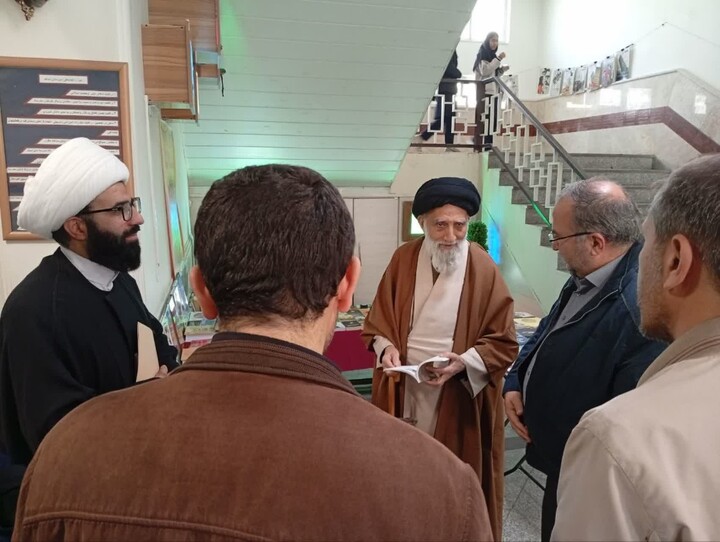 تصبرگزاری اجلاس نماز دانش‌آموزی در آموزش و پرورش ناحیه دو همدان با حضور آیت‌الله موسوی