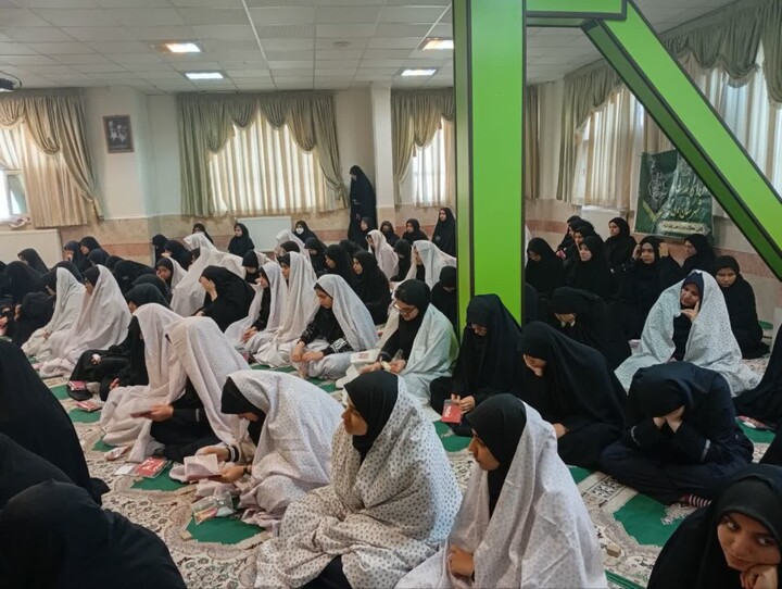 تصبرگزاری اجلاس نماز دانش‌آموزی در آموزش و پرورش ناحیه دو همدان با حضور آیت‌الله موسوی