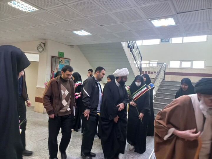 تصبرگزاری اجلاس نماز دانش‌آموزی در آموزش و پرورش ناحیه دو همدان با حضور آیت‌الله موسوی