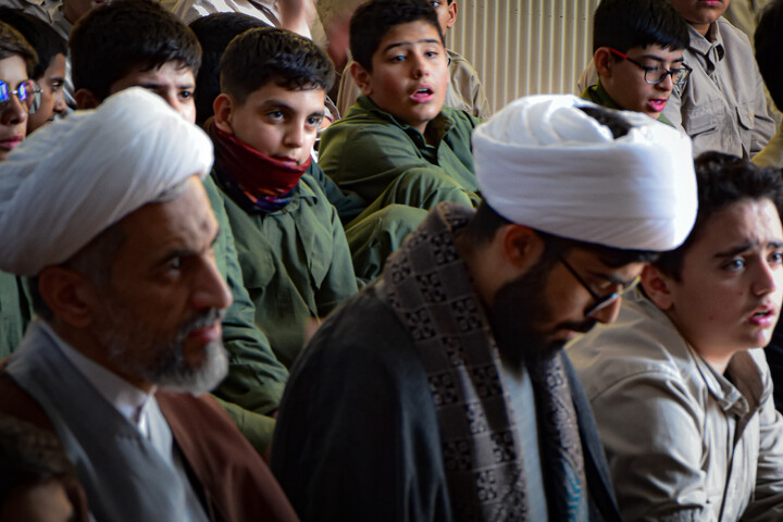 تصاویر/برگزاری مراسم نماز جماعت و سخنرانی آیت‌الله موسوی در مدرسه امام حسین(ع) همدان