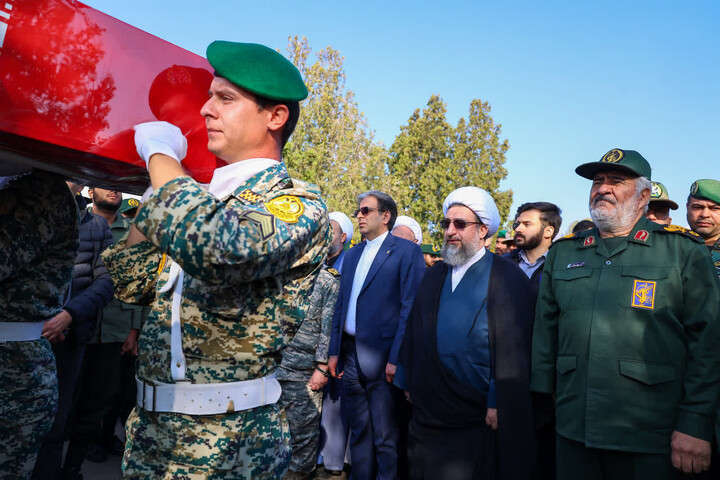 تصاویر/ مراسم استقبال از پیکرهای مطهر شهدای گمنام در تبریز