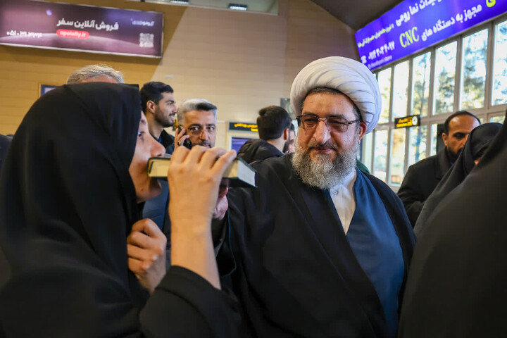 تصاویر | بدرقه خانواده های شهدای دفاع مقدس 12 روزه به مشهد مقدس در تبریز