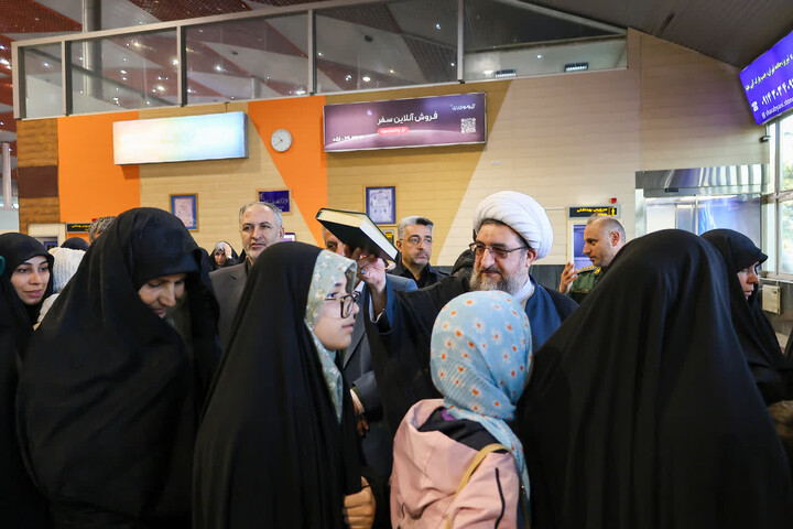 تصاویر | بدرقه خانواده های شهدای دفاع مقدس 12 روزه به مشهد مقدس در تبریز