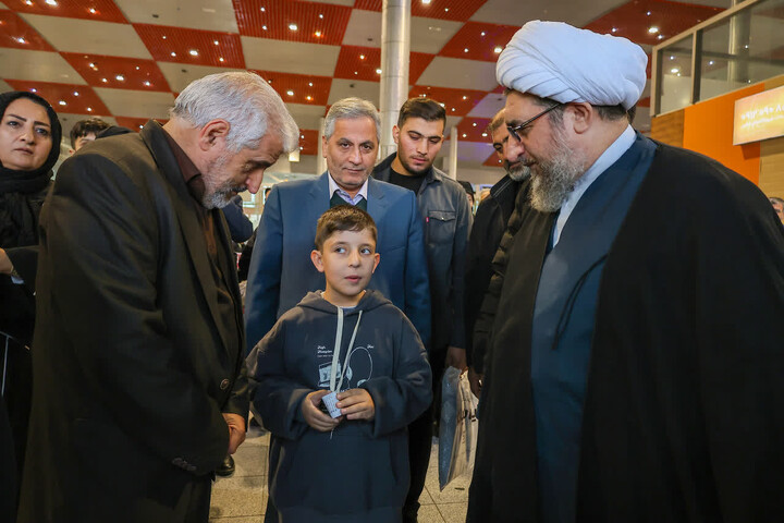 تصاویر | بدرقه خانواده های شهدای دفاع مقدس 12 روزه به مشهد مقدس در تبریز