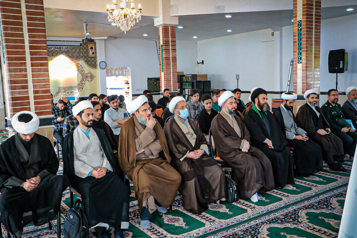 تصاویر/مراسم تودیع و معارفه فرمانده پایگاه بسیج مدرسه علمیه آیت‌الله بهاری برگزار شد