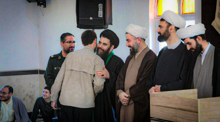 تصاویر/مراسم تودیع و معارفه فرمانده پایگاه بسیج مدرسه علمیه آیت‌الله بهاری برگزار شد