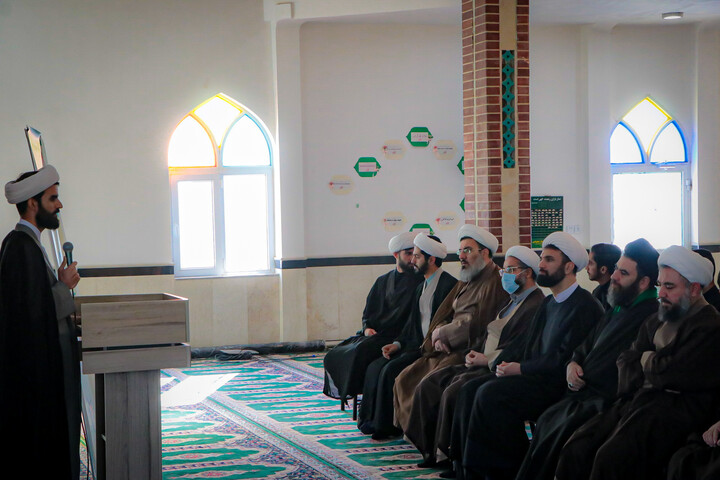 تصاویر/مراسم تودیع و معارفه فرمانده پایگاه بسیج مدرسه علمیه آیت‌الله بهاری برگزار شد