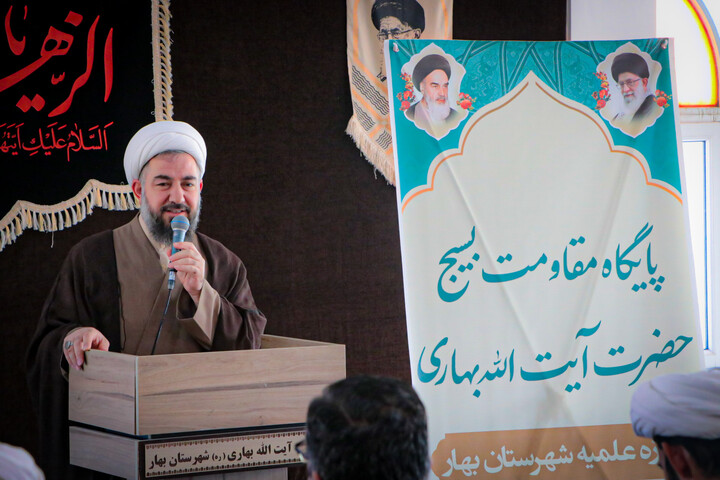 تصاویر/مراسم تودیع و معارفه فرمانده پایگاه بسیج مدرسه علمیه آیت‌الله بهاری برگزار شد