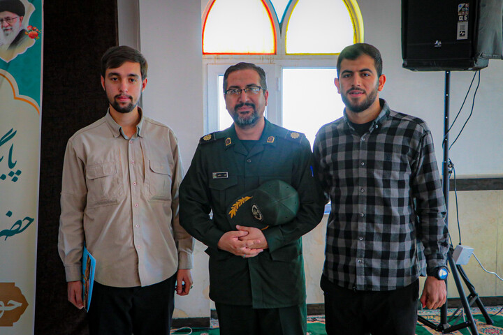 تصاویر/مراسم تودیع و معارفه فرمانده پایگاه بسیج مدرسه علمیه آیت‌الله بهاری برگزار شد