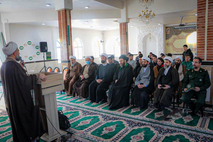 تصاویر/مراسم تودیع و معارفه فرمانده پایگاه بسیج مدرسه علمیه آیت‌الله بهاری برگزار شد