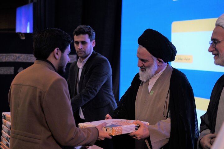 تصاویر/ همایش پیش از سفر لبیک گویان سرزمین وحی دانشگاهیان عمره گزار استان تهران