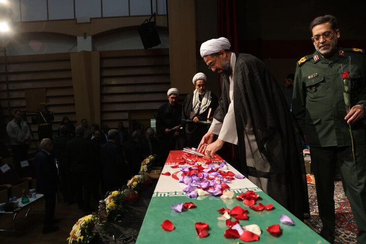 تصاویر /  آیین رونمایی از کتاب "هم سفر آتش و برف"؛ روایتی از مجاهدت‌های سردار شهید حاج سعید قهاری سعید