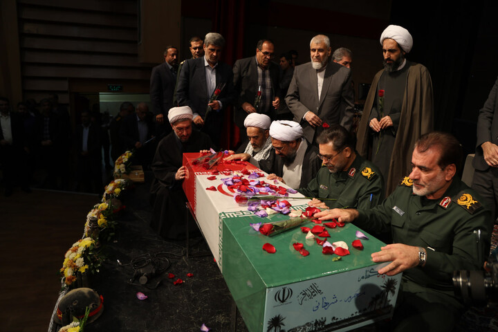 تصاویر /  آیین رونمایی از کتاب "هم سفر آتش و برف"؛ روایتی از مجاهدت‌های سردار شهید حاج سعید قهاری سعید