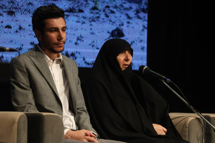 تصاویر /  آیین رونمایی از کتاب "هم سفر آتش و برف"؛ روایتی از مجاهدت‌های سردار شهید حاج سعید قهاری سعید