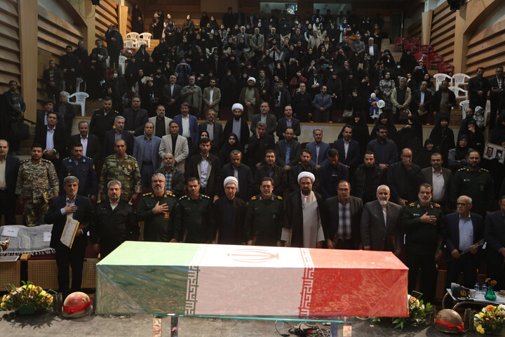 تصاویر /  آیین رونمایی از کتاب "هم سفر آتش و برف"؛ روایتی از مجاهدت‌های سردار شهید حاج سعید قهاری سعید