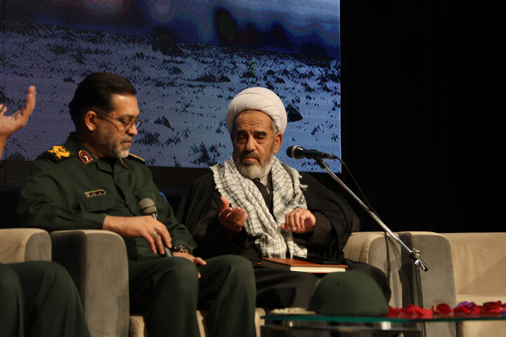 تصاویر /  آیین رونمایی از کتاب "هم سفر آتش و برف"؛ روایتی از مجاهدت‌های سردار شهید حاج سعید قهاری سعید