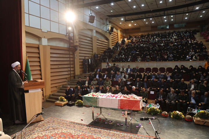 تصاویر /  آیین رونمایی از کتاب "هم سفر آتش و برف"؛ روایتی از مجاهدت‌های سردار شهید حاج سعید قهاری سعید