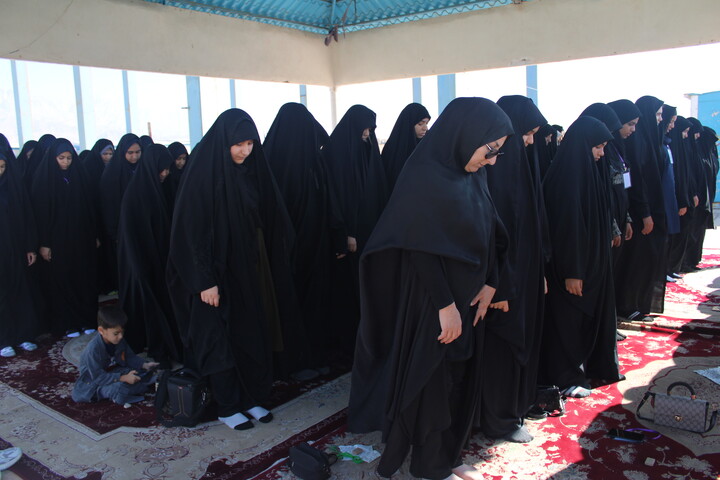 تصاویر/ مراسم بدرقه دانش آموزان دختر منطقه ماهان به اردوی راهیان نور