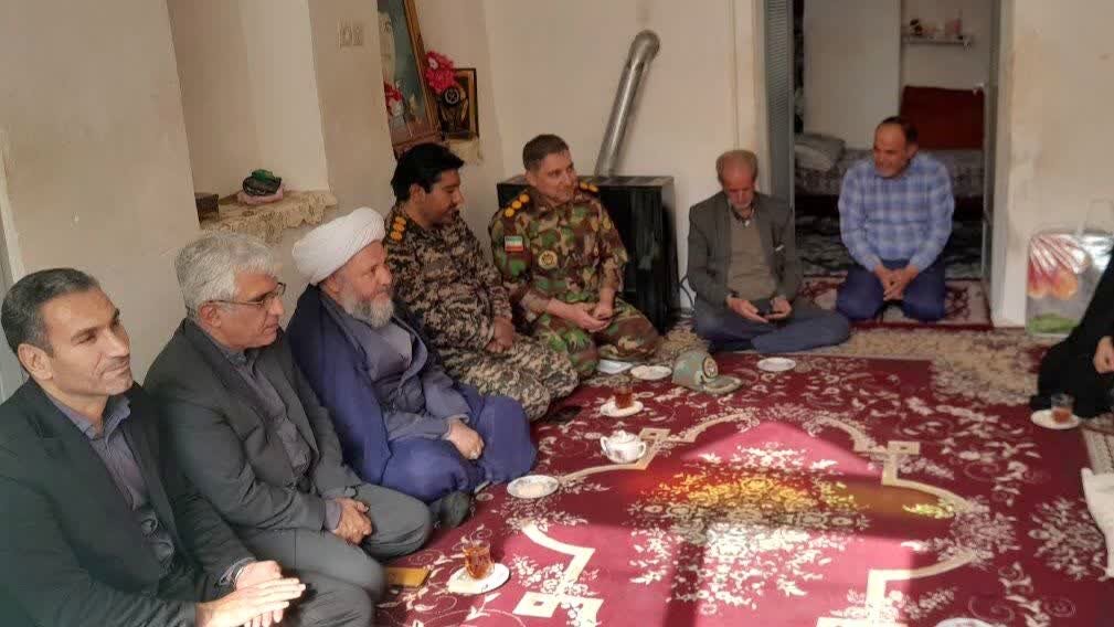 دیدار امام جمعه آران و بیدگل با خانواده معظم شهید ابوالفضل کجایی