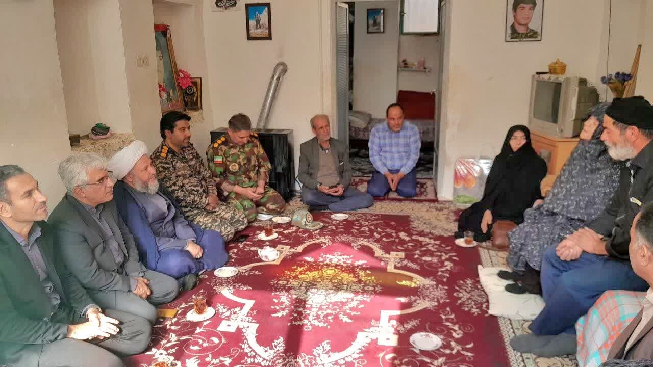 دیدار امام جمعه آران و بیدگل با خانواده معظم شهید ابوالفضل کجایی