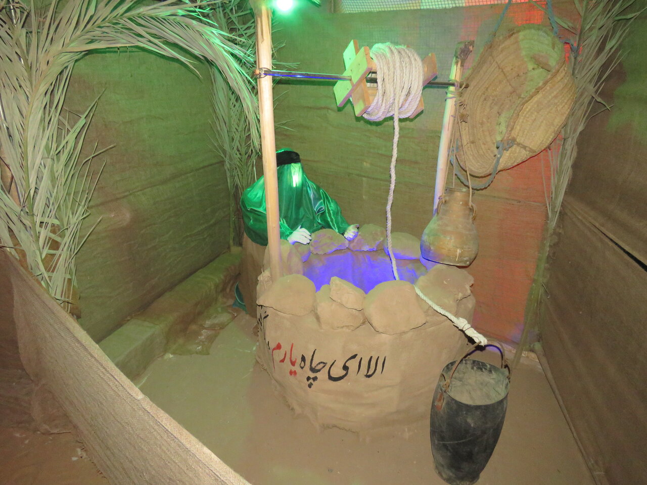 تصاویر نمایشگاه یاس کبود 2 مدرسه علمیه خواهران شهرستان کنگان