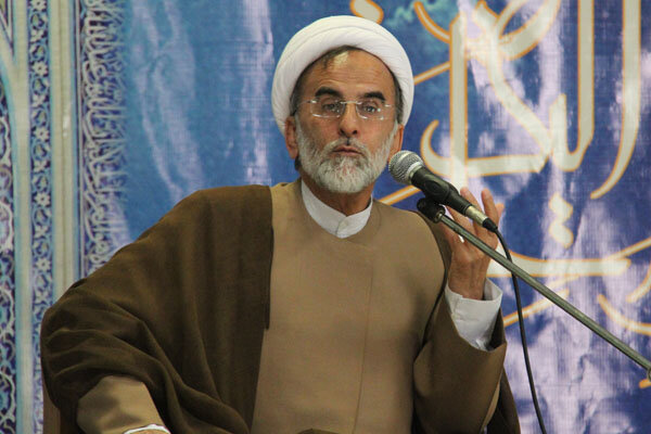 اخلاص مؤمنانه فرماندهان جبهه مقاومت را برای نسل جوان تبیین کنیم