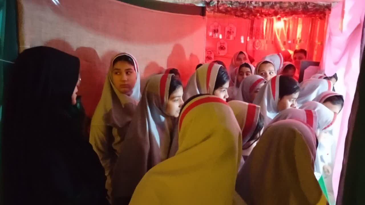 تصاویر نمایشگاه یاس کبود 2 مدرسه علمیه خواهران شهرستان کنگان