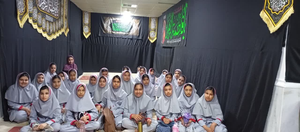 تصاویر نمایشگاه یاس کبود 2 مدرسه علمیه خواهران شهرستان کنگان