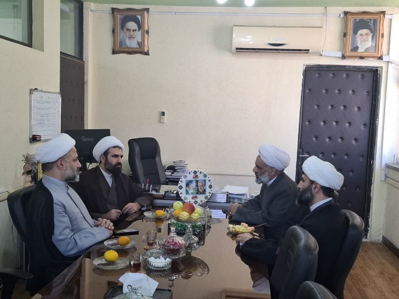 راه های همکاری میان سپاه پاسداران و حوزه علمیه استان گیلان بررسی شد