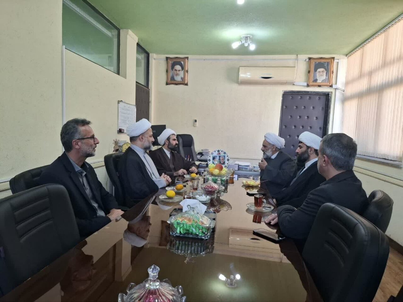 راه های همکاری میان سپاه پاسداران و حوزه علمیه استان گیلان بررسی شد