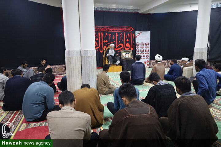 علم اگر از اهل بیت(ع)نیاید، سواد است نه هدایت