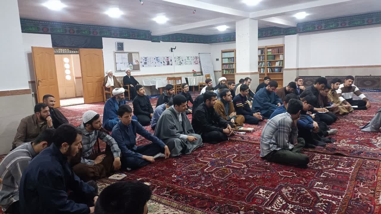 جلسه اخلاق حوزه علمیه امام خمینی (ره) شهرستان خوی + عکس