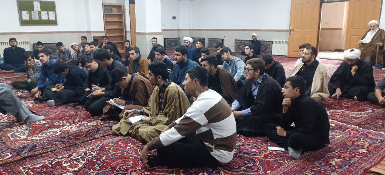 جلسه اخلاق حوزه علمیه امام خمینی (ره) شهرستان خوی + عکس
