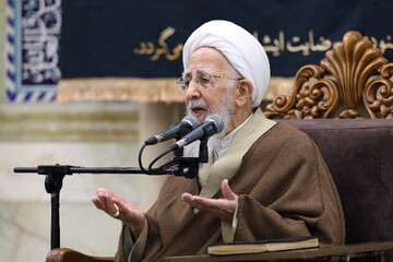 وقتی ملت بیدار باشد، دشمن عقب می‌نشیند