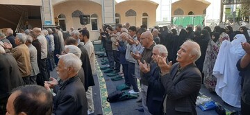 فیلم| اقامه نماز باران در گلستان شهدای اصفهان