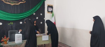 تصاویر/ برگزاری انتخابات شورای طلاب در مدرسه الزهرا(س) شهداد