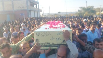 شهیدان؛ چراغ‌های هدایت و ستون‌های عزت هستند