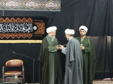 تصاویر/ تجلیل از کتابدار کتابخانه مدرسه علمیه امیرالمومنین(ع) آران و بیدگل