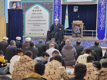 فیلم| حضور حجت الاسلام والمسلمین پورذهبی به مناسبت ایام فاطمیه در مصلای کامیاران