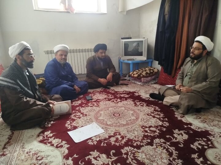 تصاویر/ جلسه‌ شورای آموزش مدرسه علمیه امام موسی کاظم(ع) برزک