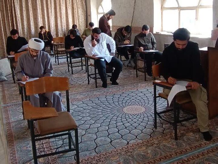 تصاویر/برگزاری مرحله استانی مسابقات علمی حوزه های علمیه در ایلام