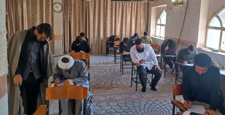 تصاویر/برگزاری مرحله استانی مسابقات علمی حوزه های علمیه در ایلام